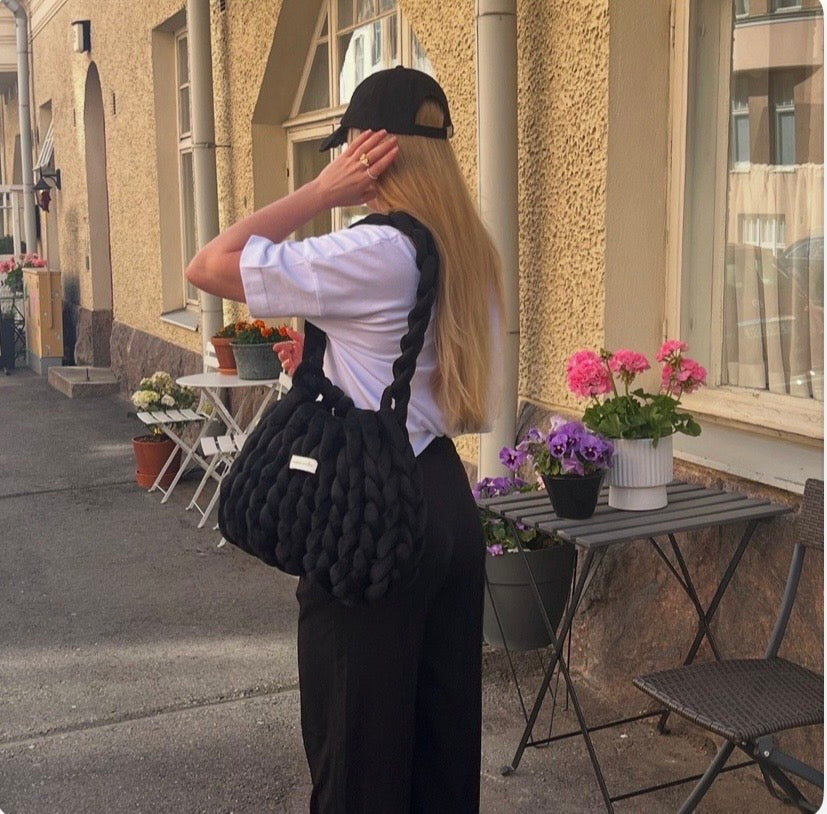 BLACK BUBBLE BAG IN LARGE