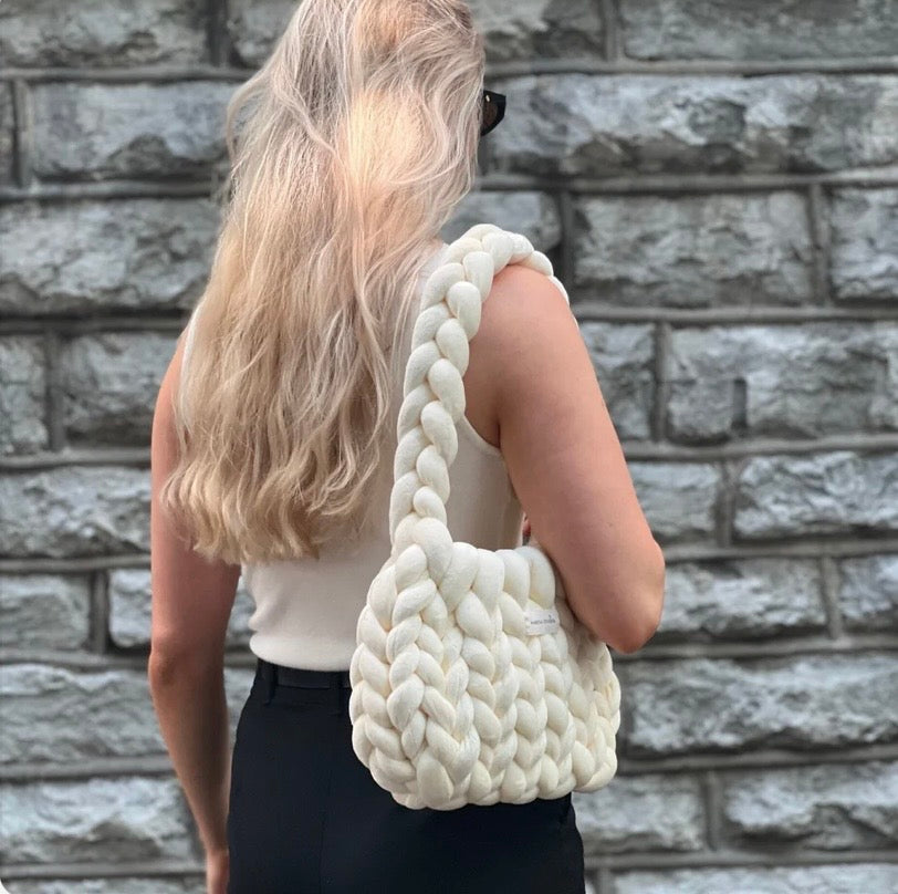 OFF-WHITE BUBBLE BAG in MEDIUM