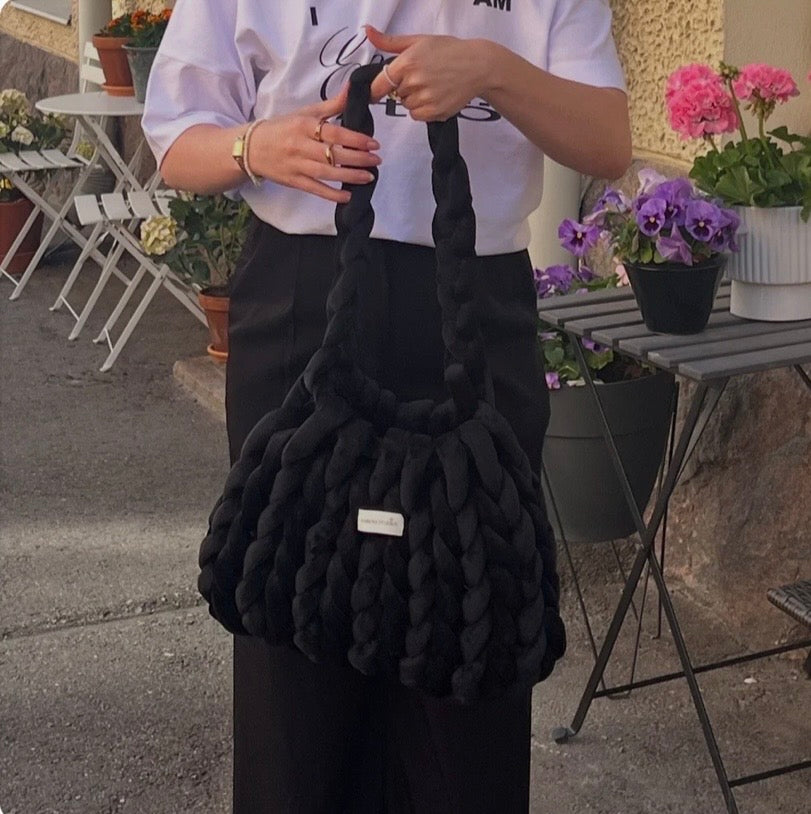 BLACK BUBBLE BAG IN LARGE